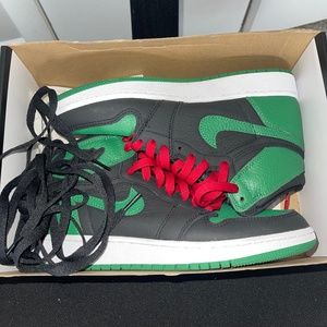 Retro Jordan Pine Green 1s